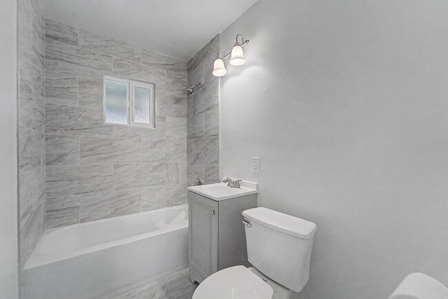 Building Photo - Beautifully Remodeled 3-Bedroom Home with Modern Upgrades