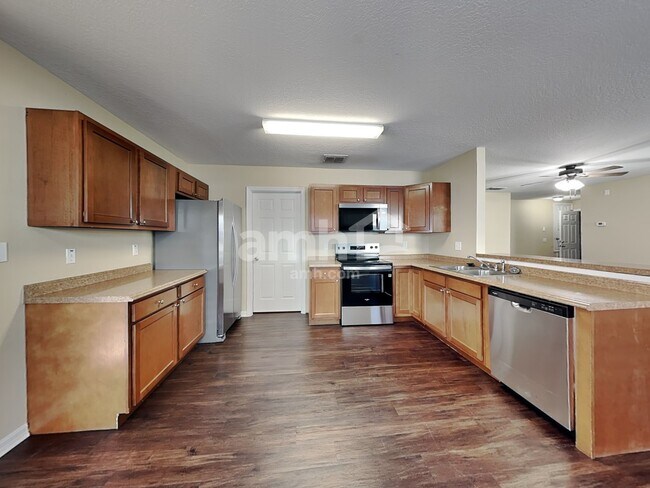 Building Photo - 2340 Norwood Pl