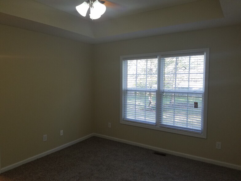 Building Photo - 106 Maguire Dr