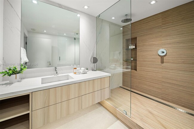 Building Photo - 2301 Collins Ave