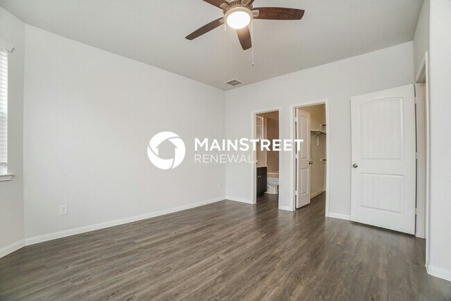 Building Photo - 4 Bedroom Pet-Friendly Home in HUMBLE, TX with Main Street Renewal