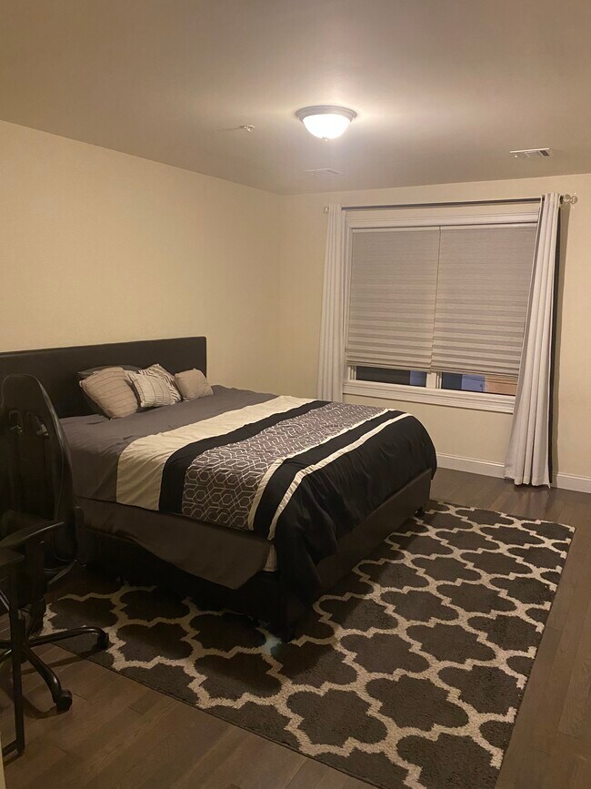 Building Photo - 90 CLINTON Ave