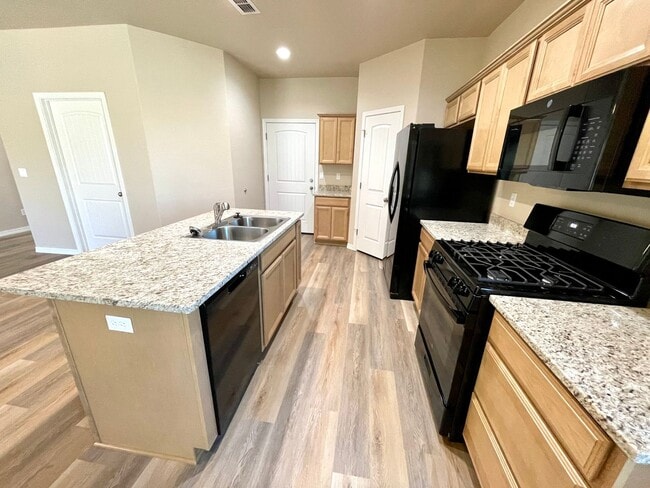 Building Photo - Beautiful 4 Bedroom Home in Kingman Crossing Community.