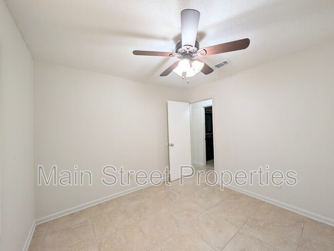 Building Photo - 23 Redwood Cir