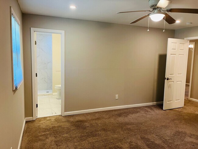 Building Photo - Beautiful 3 bedroom, 3 bathroom with large...