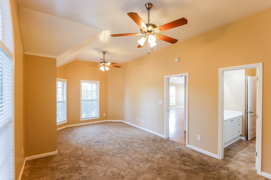 Building Photo - 1061 Village Trail