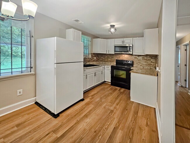 Building Photo - 382 Cologne Dr SE