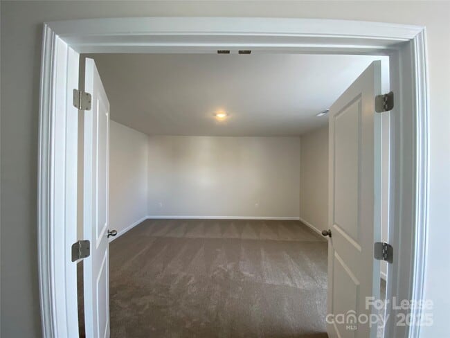 Building Photo - 123 Rock Ave