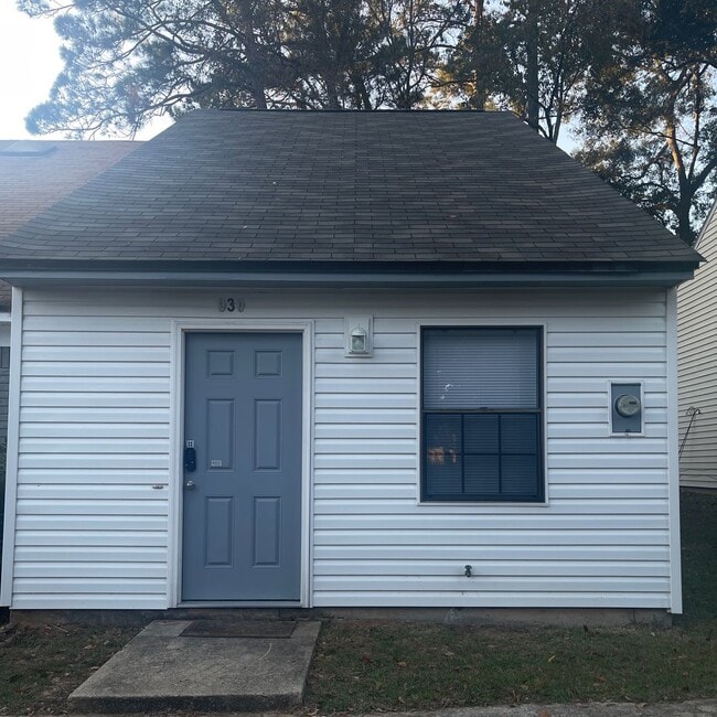 Building Photo - Spacious 2/2 Partially Furnished Close to FSU, FAMU. Available May 1, 2026.
