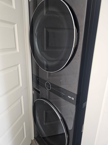 Building Photo - 6028 Lewis St