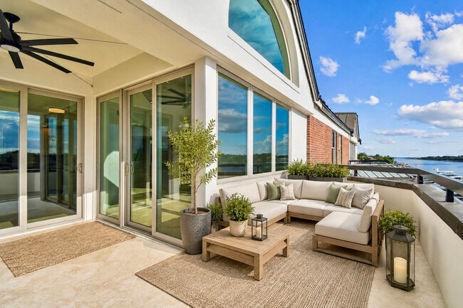 Building Photo - 941 Seddon Cove Way