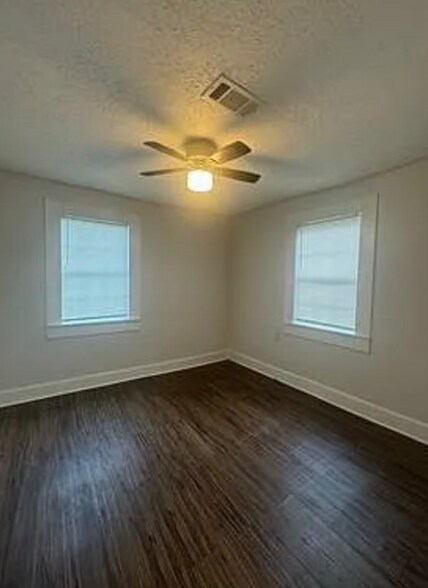 Building Photo - 2219 Locust St