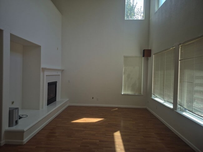 Building Photo - 190 Rockmont Cir