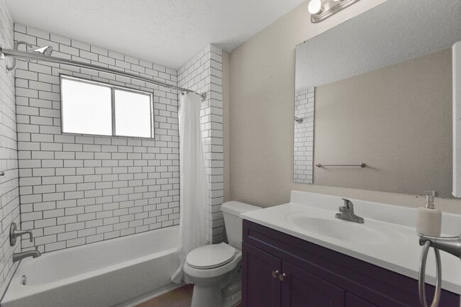 Building Photo - 707 Land Grant Dr