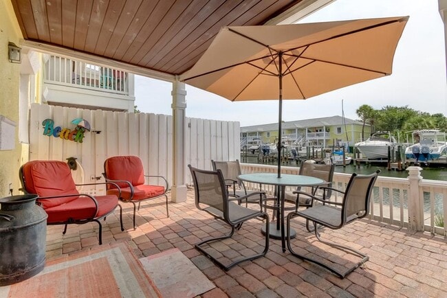 Building Photo - 5092 Beach Dr SE