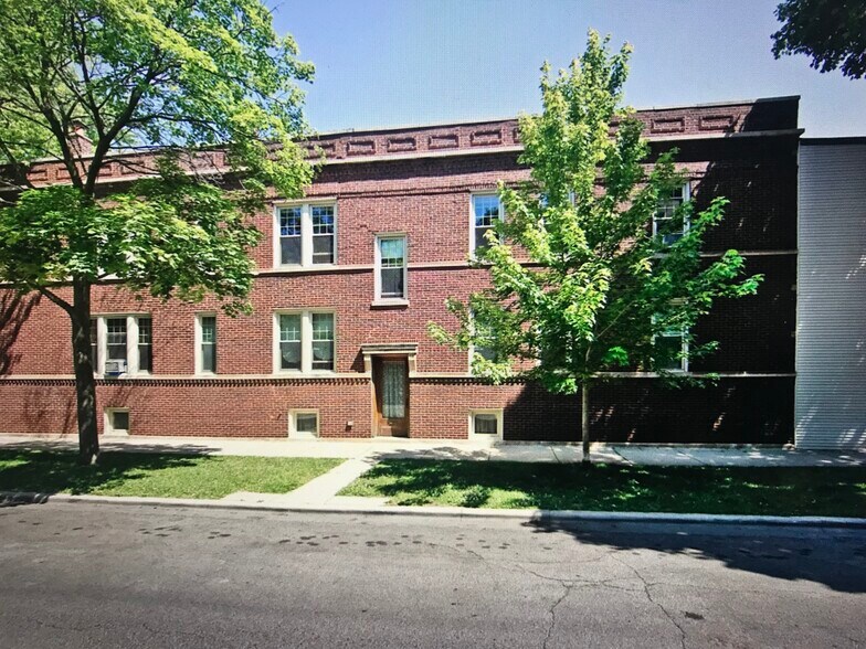 Building Photo - 2252 W Waveland Ave