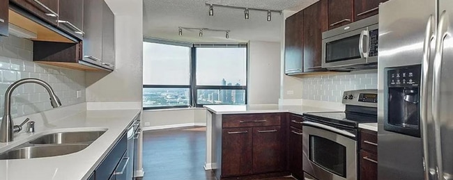 Building Photo - 187 N Westshore Dr