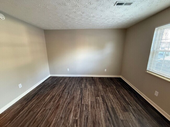 Building Photo - 8721 Gleason Dr