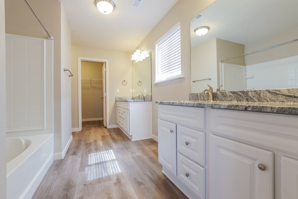 Building Photo - 485 River Way