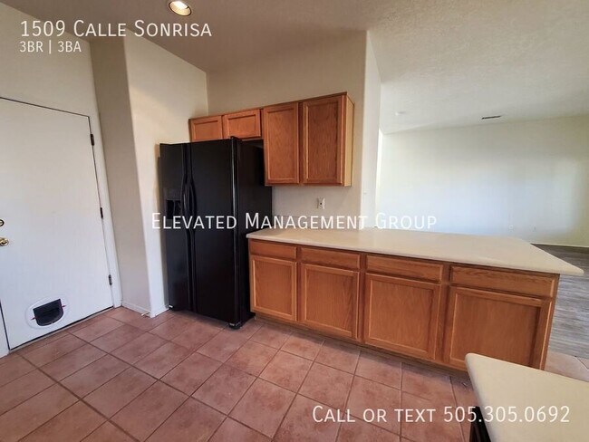 Building Photo - 1509 Calle Sonrisa NE