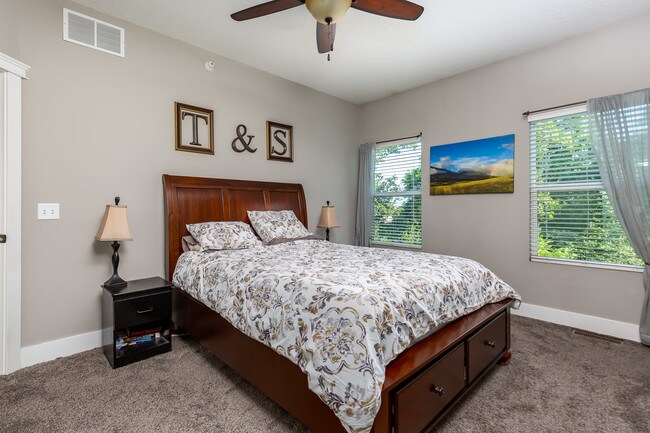 Building Photo - 723 Cox Ct