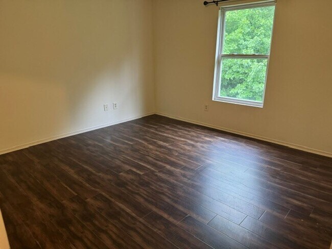 Building Photo - 2705 Buckleigh Dr