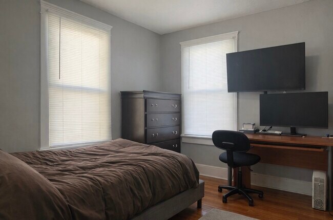 Building Photo - 223 Hudson St