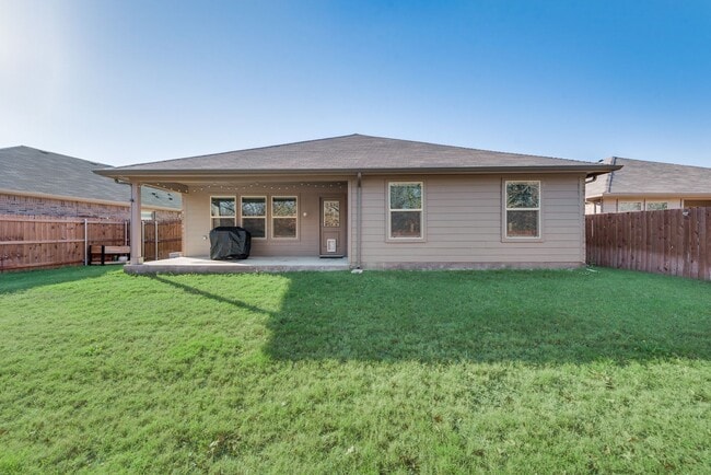 Building Photo - Amazing 4 Bed, 2 Bath Rental Ready for New...
