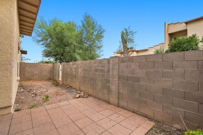 Building Photo - Spacious 3BR/2BA West Tucson Home | Open-Concept Living & Carpet-Free Interior