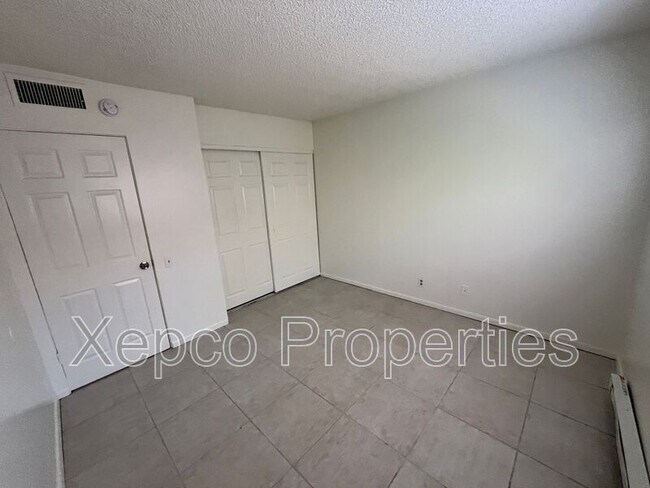 Building Photo - 556 E Chuckwalla Rd