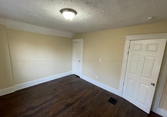 Building Photo - SECTION 8 and EDEN Accepted!! Stunning 4-Bed, 2-Bath Renovation in Lorain!!