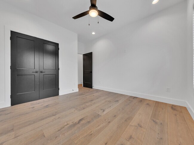 Building Photo - 252 River Valley Cir
