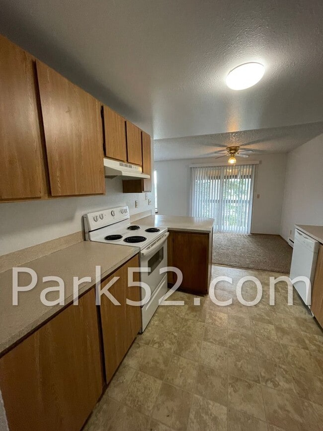 Building Photo - $500 Off First Full Month! Upper Floor 2 Bedroom 1 Bath Apartment With Washer/Dryer!