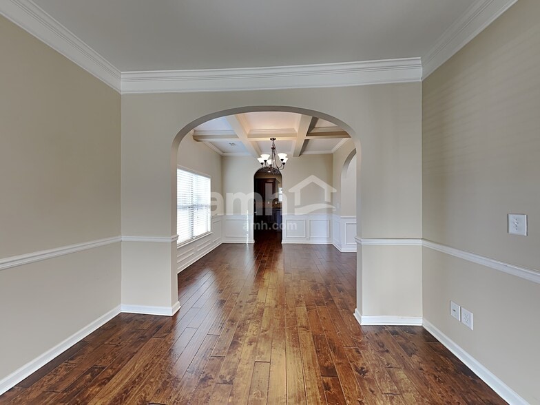 Building Photo - 137 Border Ave