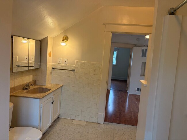 Building Photo - 2-Story 4 Bed/2 Bath Home with Basement & W/D