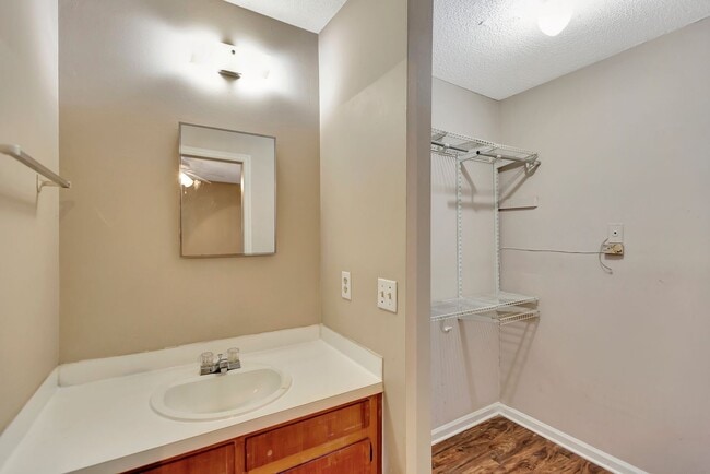 Building Photo - Charming 3BR/2B Duplex in Gadsden Acres – ...