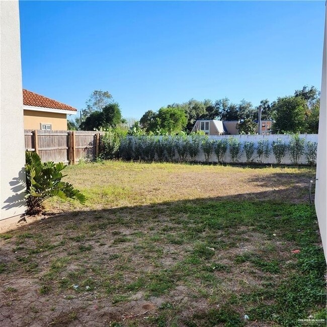 Building Photo - 19 Quince Ave