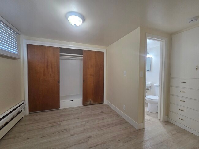 Building Photo - Burton 6-Plex