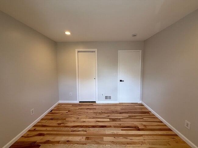 Building Photo - 271 Edgeware Ct