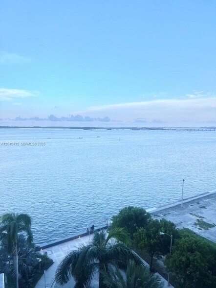 Building Photo - 1155 Brickell Bay Dr