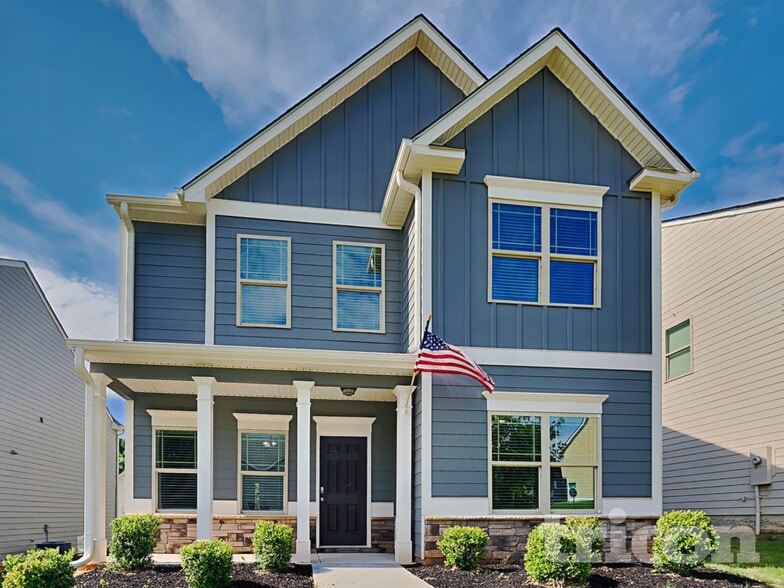 Building Photo - 207 Stillwood Dr