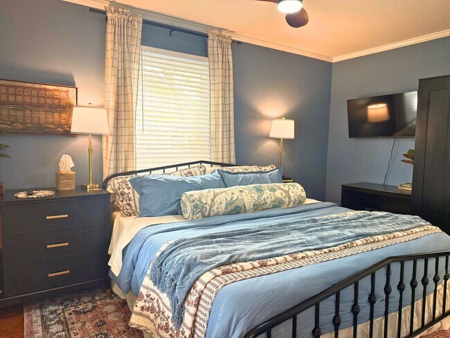 Building Photo - 11 Brooks Ave