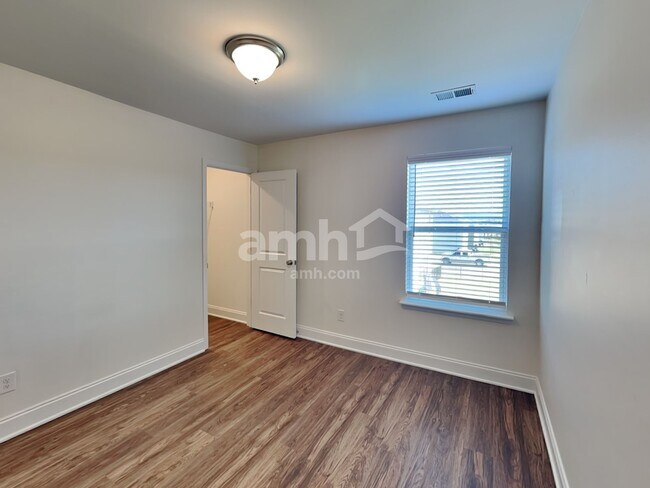 Building Photo - 1125 Amberly Wy