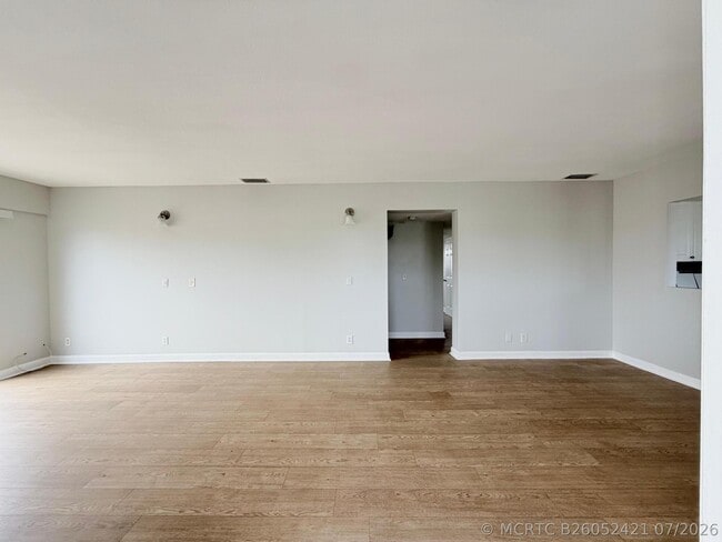 Building Photo - 1501 Crescent Cir