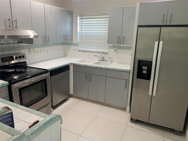 Building Photo - 14300 SW 105th Ave