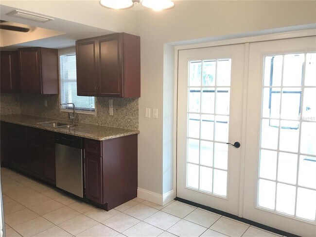 Building Photo - 2431 Doud St