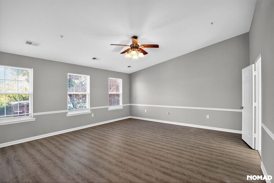 Building Photo - 7 Hickory St