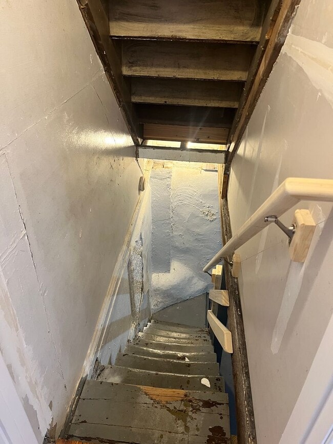 Building Photo - Beautifully renovated home in the desired Rivermont area!