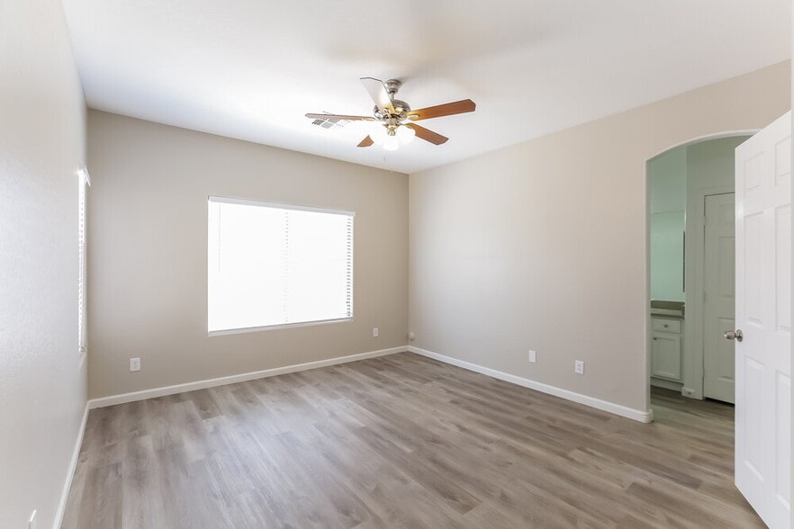 Building Photo - 8827 W Hess St