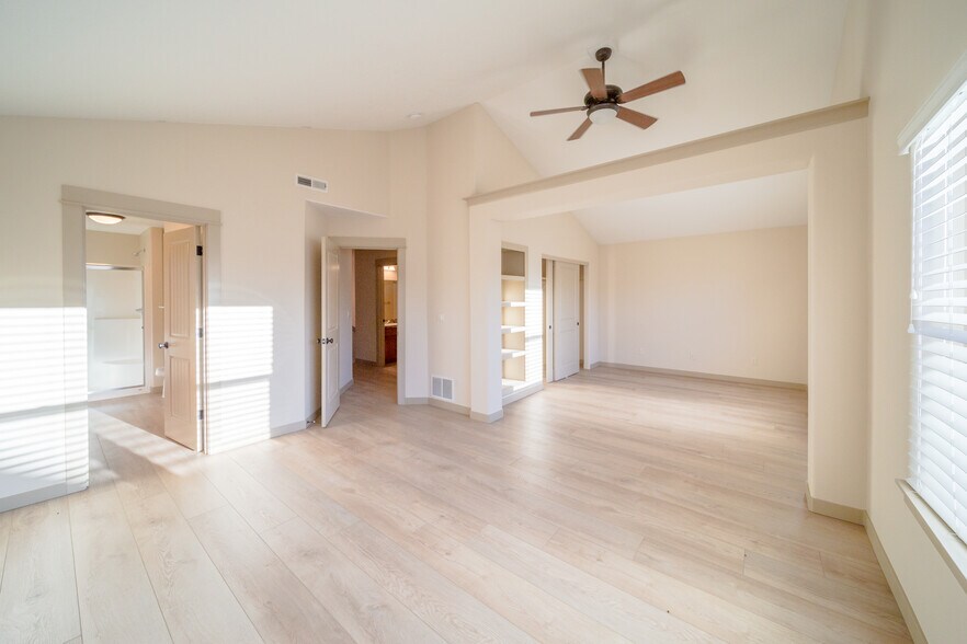 Master Bedroom - 263 NE 66th Ave